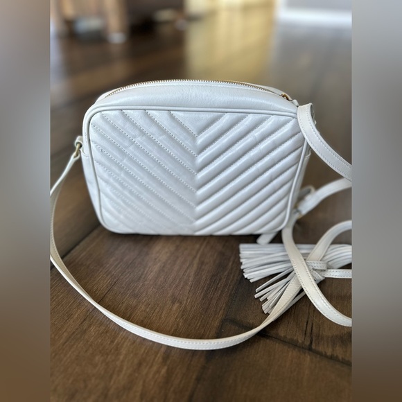 Saint Laurent
Lou Medium YSL Camera Bag with Pocket in Quilted Leather - Picture 6 of 10